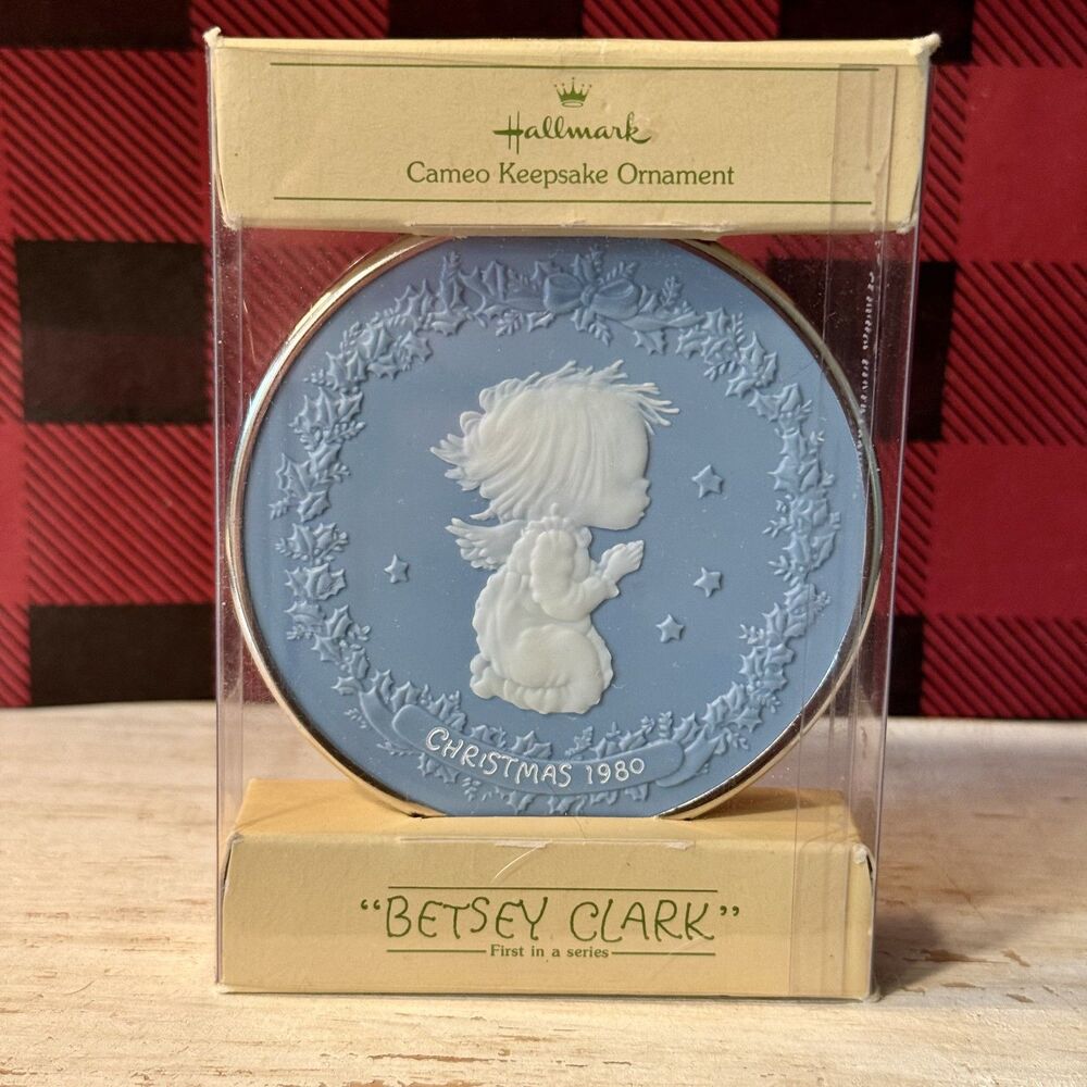 1980 Hallmark Tree Trimmer Betsey Clark Cameo Keepsake Christmas Ornament - Picture 4 of 5